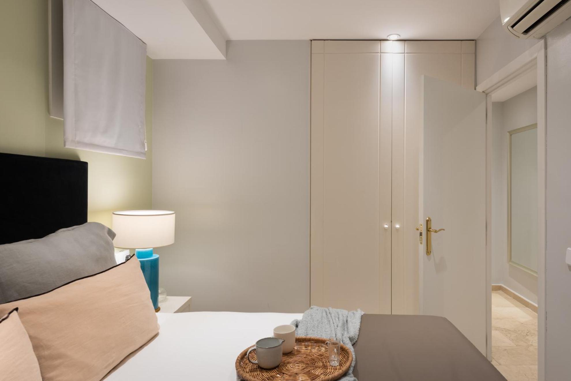 Carretas Apartments Мадрид Экстерьер фото