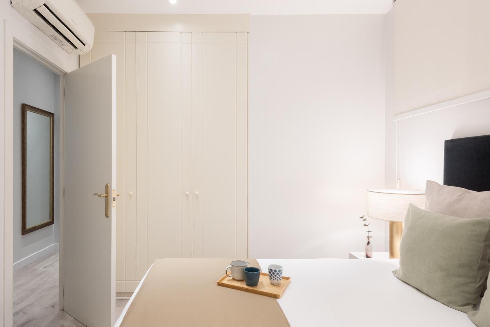 Carretas Apartments Мадрид Экстерьер фото