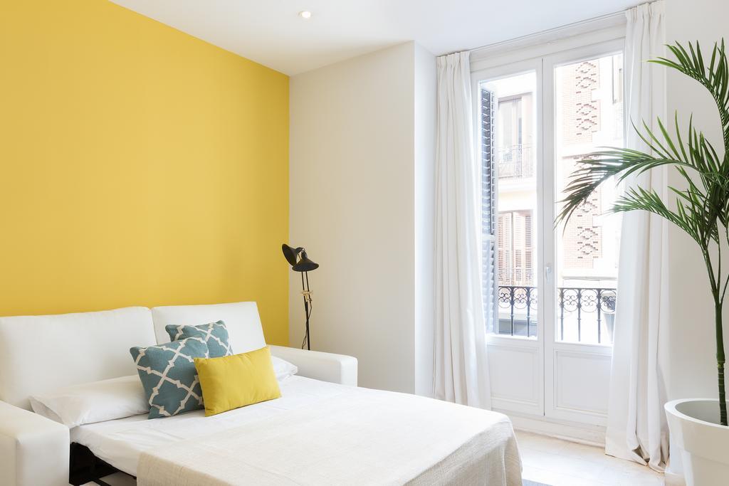 Carretas Apartments Мадрид Экстерьер фото