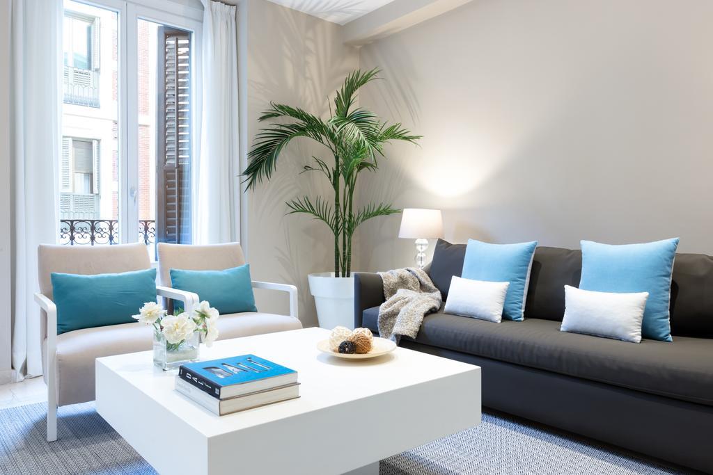 Carretas Apartments Мадрид Экстерьер фото