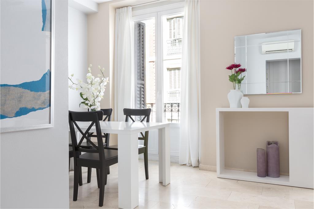Carretas Apartments Мадрид Экстерьер фото
